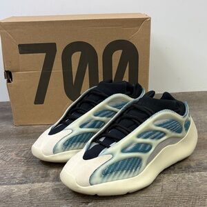 ✨ Adidas Yeezy 700 V3 “Kyanite” Sneakers – Men’s Size 9 – OG Box